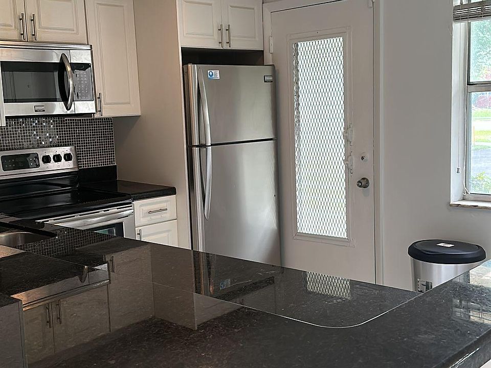1st image of 1401 NE 191st St APT 109
