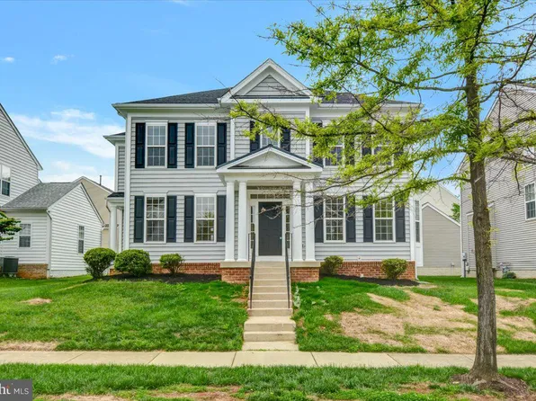 240 Davis St, Charles Town, WV 25414