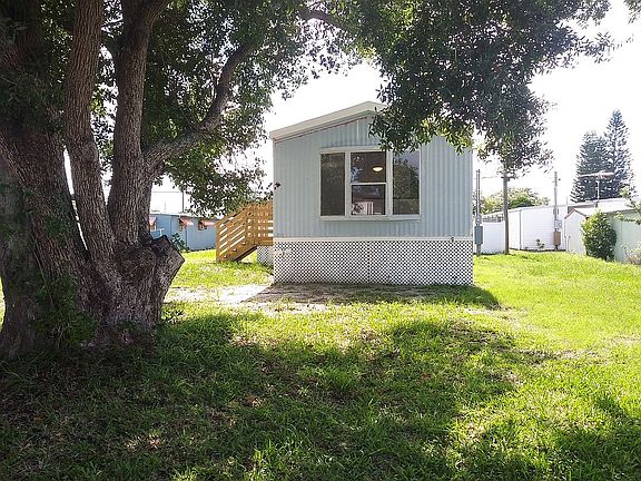 3rd image of 1826 Hoyle Dr