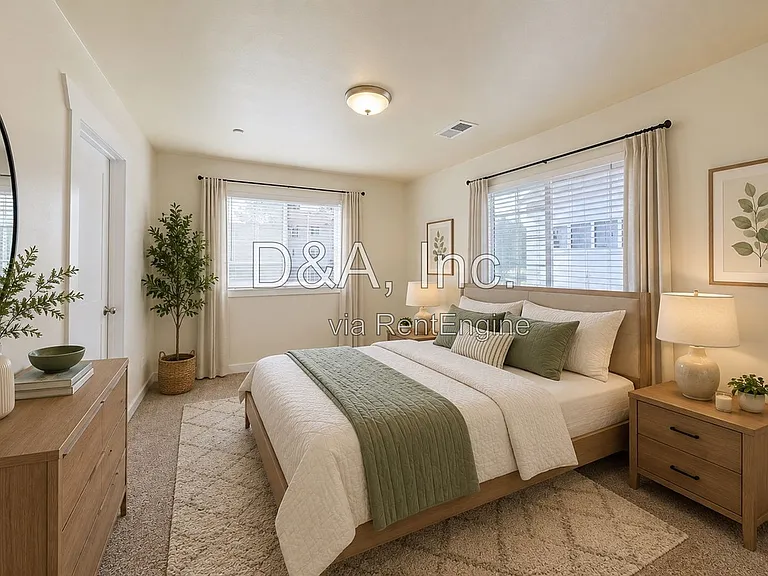 620 NW Kings Blvd #200-4 — Photo 2