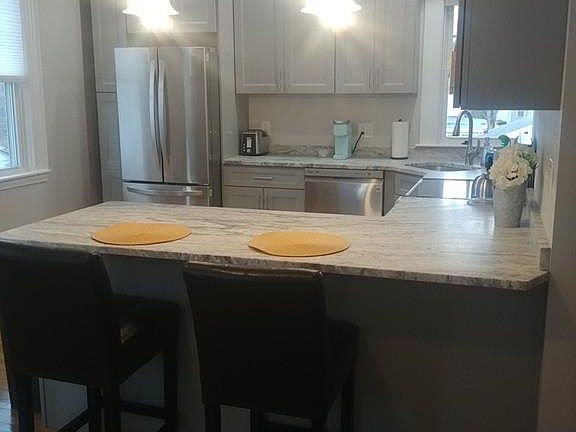 2nd image of 132 North St #4