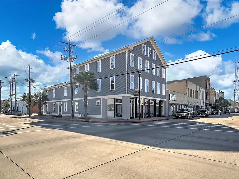 2401 Market St #101 — Photo 2