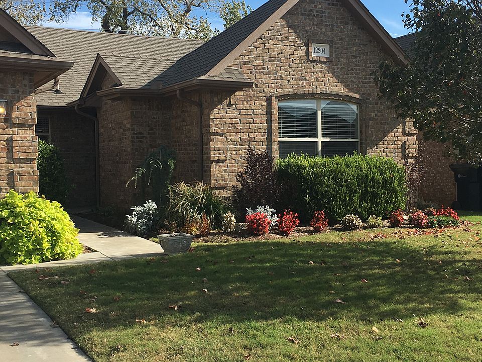 1st image of 12204 Oak Grove Dr