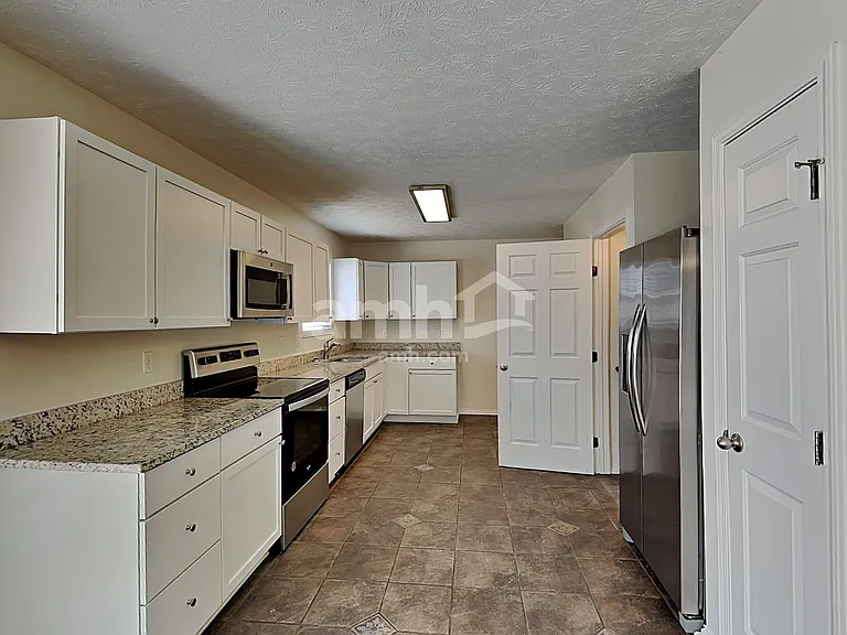 2159 Glenview Dr — Photo 3