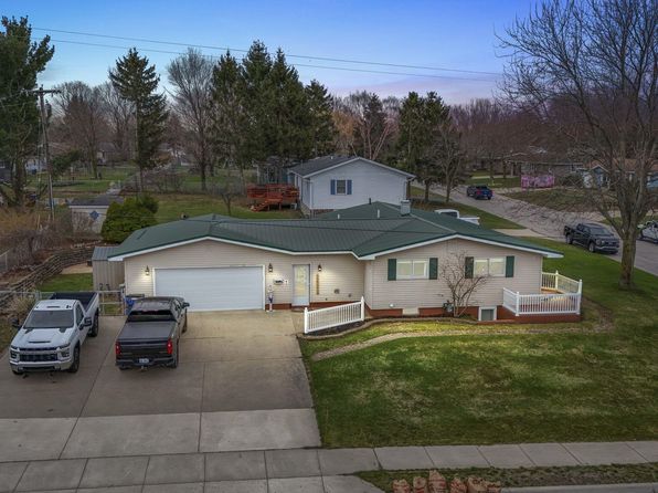 1235 Greenwich St, Manistee, MI 49660