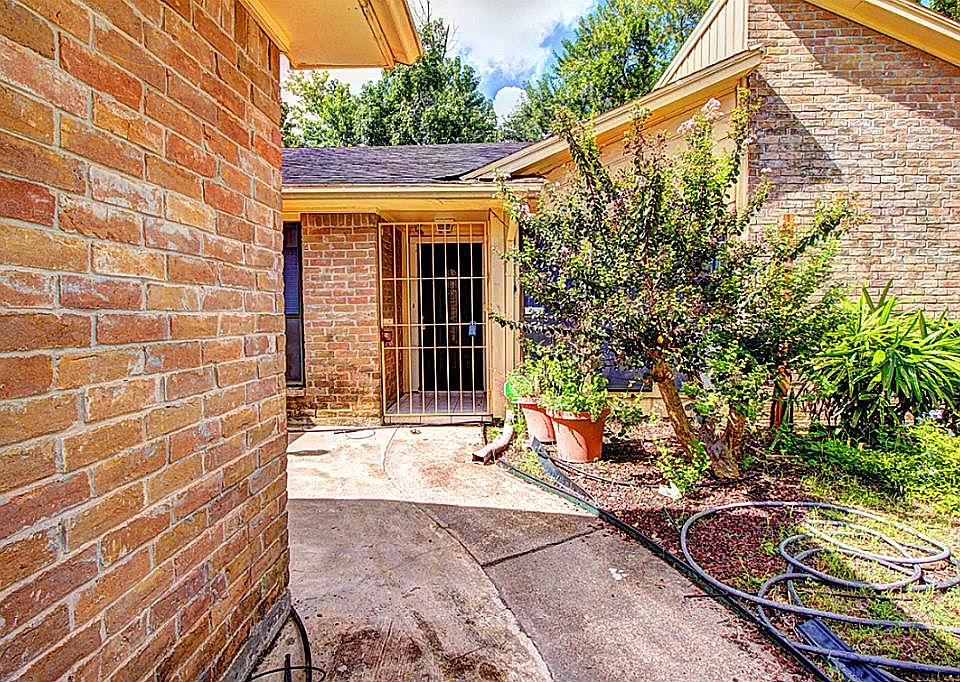 1st image of 8219 Green Lawn Dr