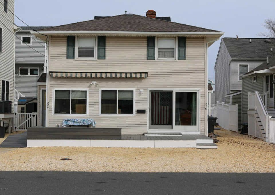 1st image of 226 2nd Ave