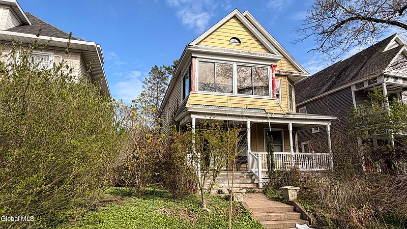 2nd image of 1362 Parkwood Boulevard