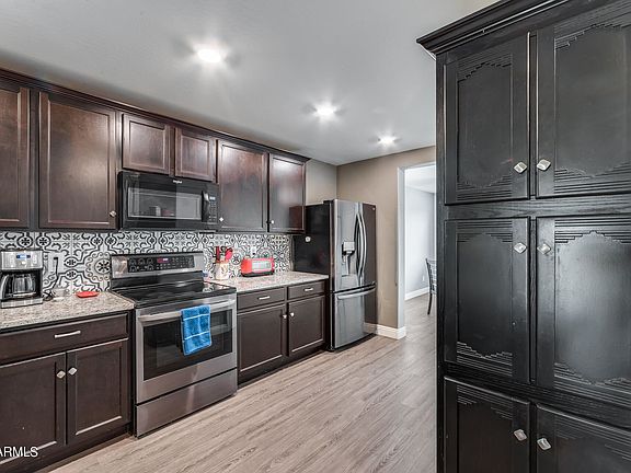 5th image of 30400 N Juniper Dr