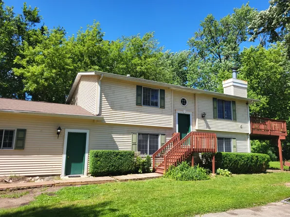 27317 Bayview St, Island Lake, IL 60042