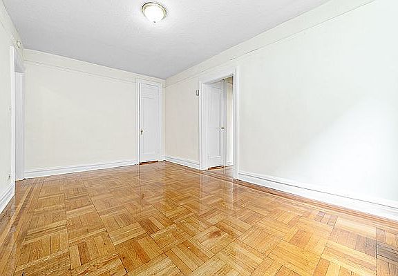 3rd image of 624 W 176th St #24