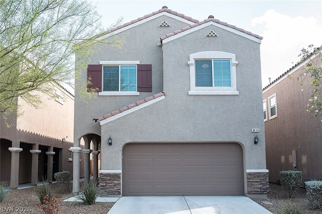 4 bed, 2.5 bath, 1924 sqft, $2,450 — Photo 1