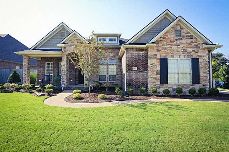 1st image of 1607 SW Wisteria Ave