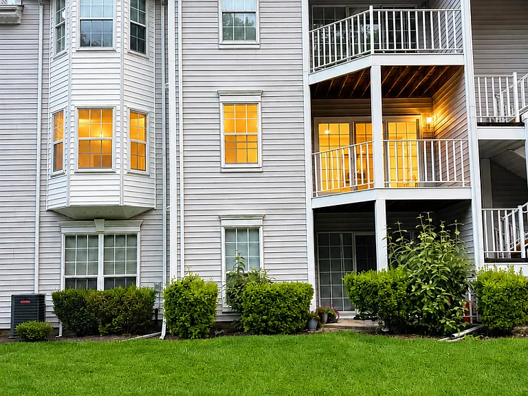 601 Lilac Ln — Photo 10