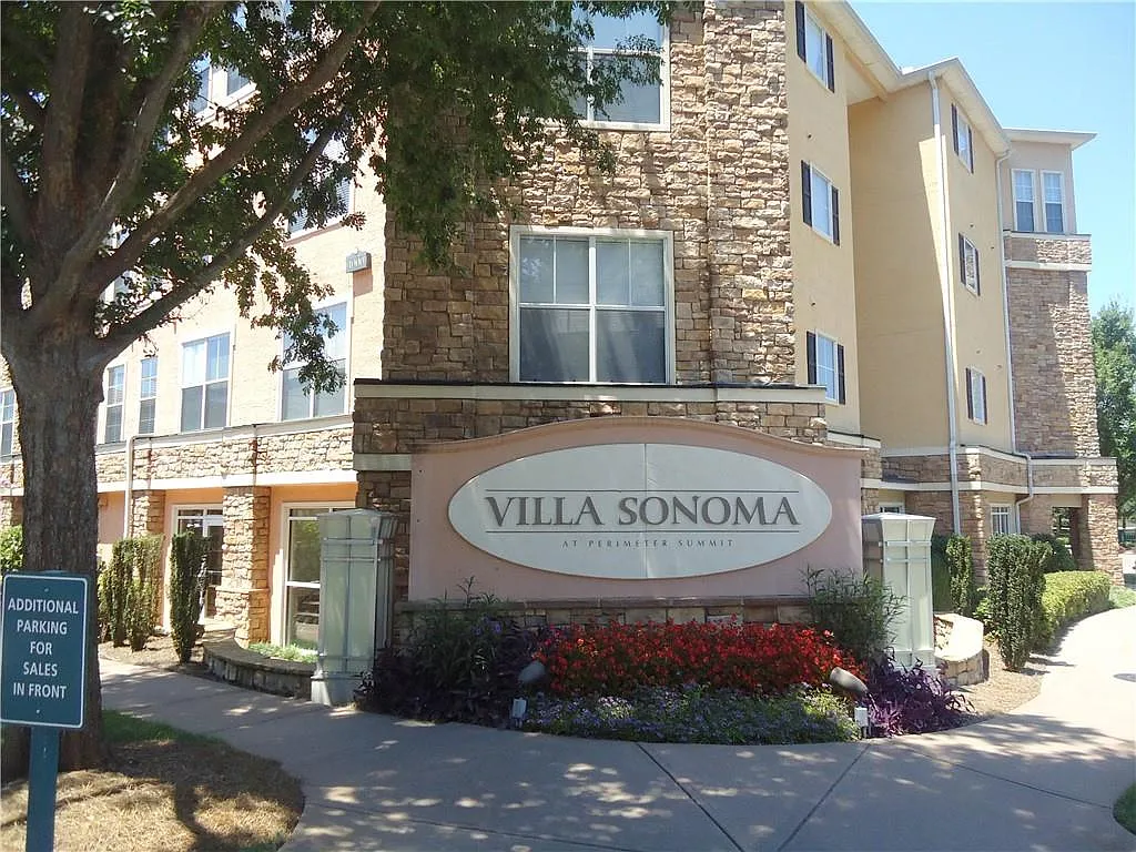 2 bed, 1.0 bath, 952 sqft, $1,950 — Photo 1