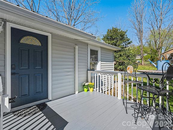 4th image of 125 Lower Edgewood Rd