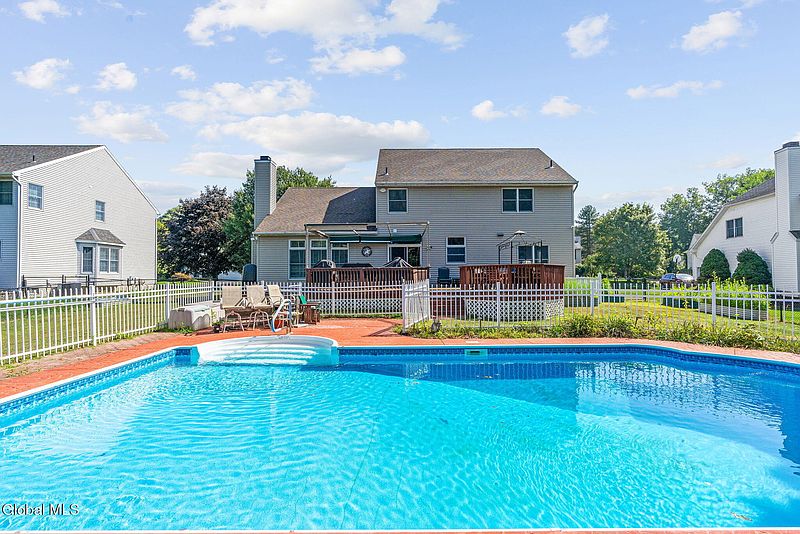 3rd image of 157 Kennewyck Circle