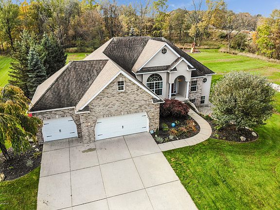 3rd image of 6000 Royalton Dr SE