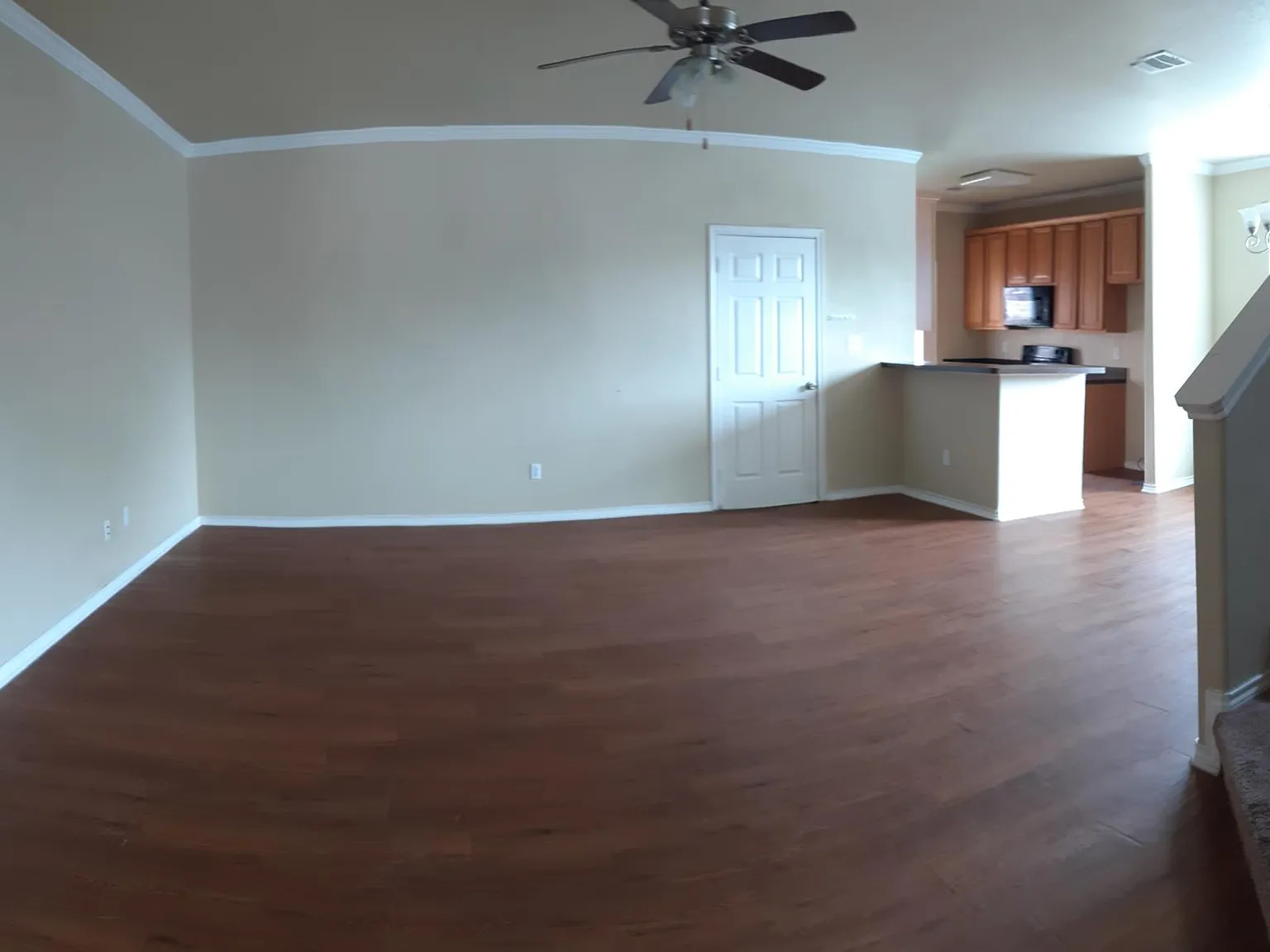 3 bed, 2.5 bath, 1554 sqft, $2,000 — Photo 2