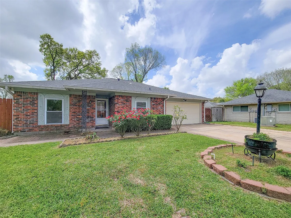 Building Photo - 12611 Dermott Dr