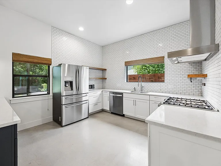 4506 Russell Dr #B — Photo 10