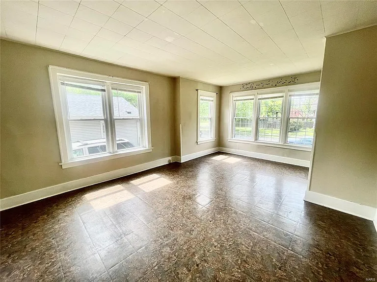 2406 Edison Ave #1B — Photo 2