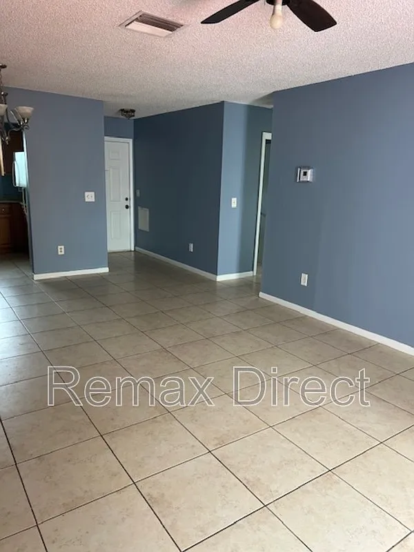 2 bed, 1.0 bath, $1,975 — Photo 3