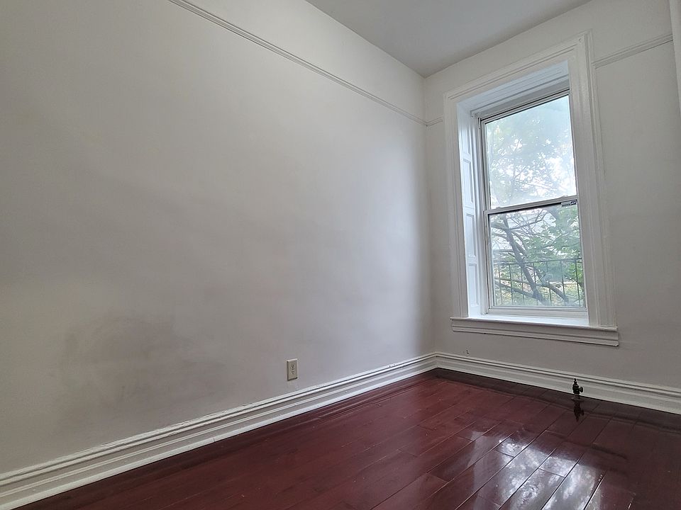 2nd image of 54 7th Ave APT 4