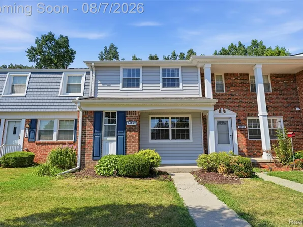 24752 Olde Orchard St, Novi, MI 48375