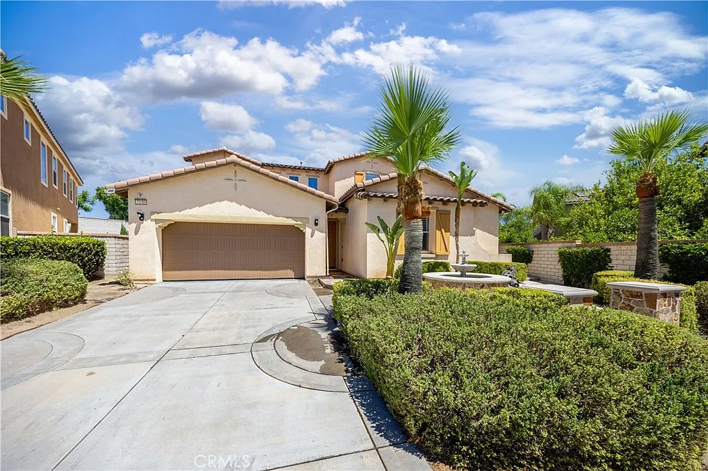5 bed, 4.5 bath, 3257 sqft, $4,350 — Photo 2