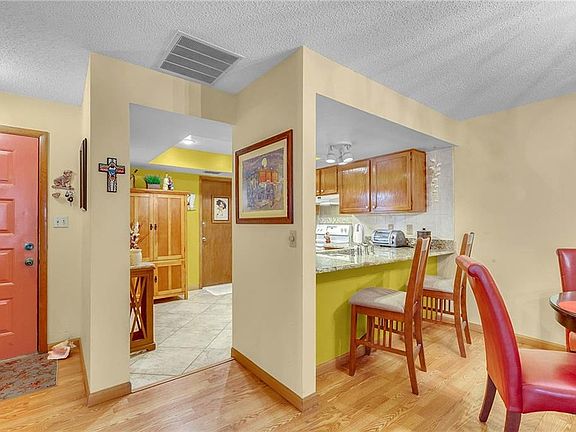 4th image of 6812 Bonavista Ct