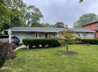 1215 N Wilke Rd, Arlington Heights, IL 60004