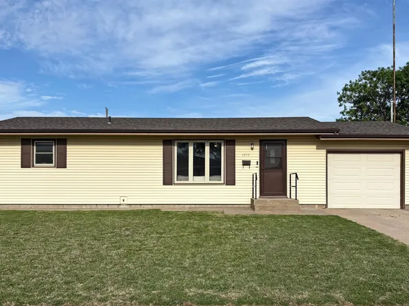 1717 Felten Dr, Hays, KS 67601