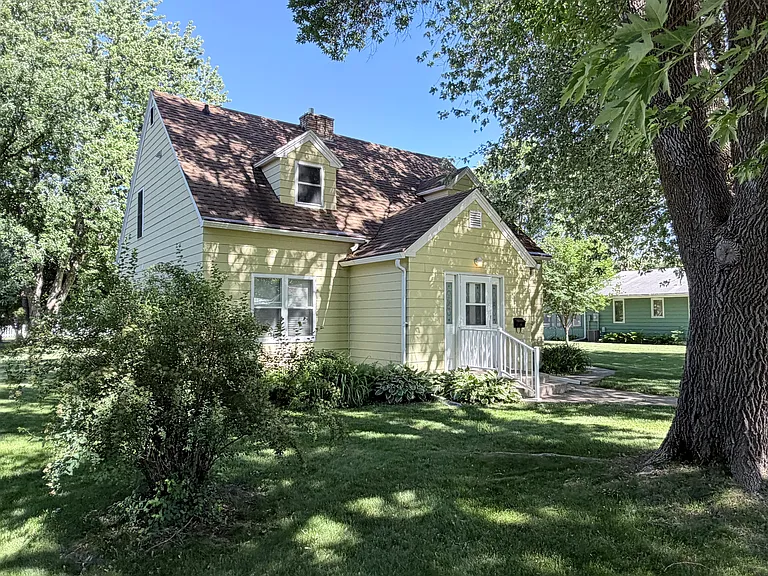 1609 Ash St — Photo 3