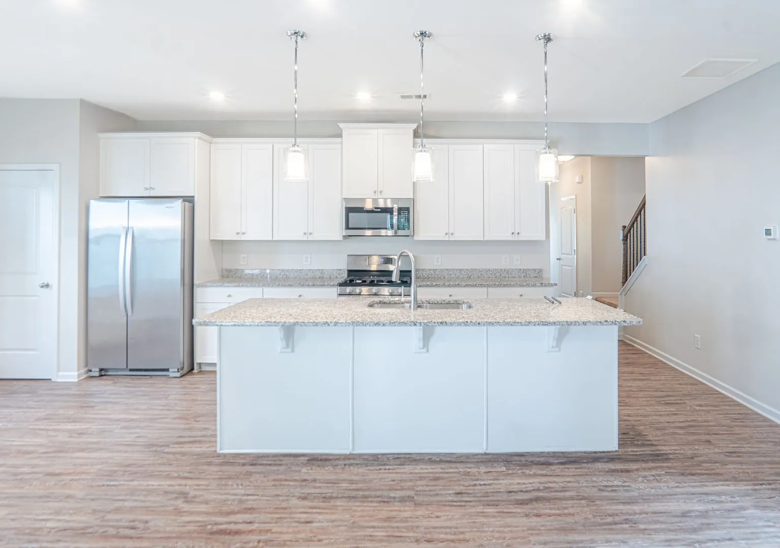 Modern 3BR Home with Spacious Loft, Covered Patio & Private Wooded Backyard — Photo 2