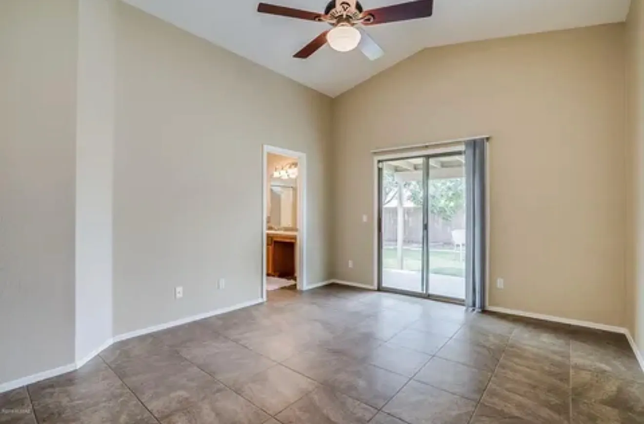 3 bed, 1297 sqft, $1,850 — Photo 4