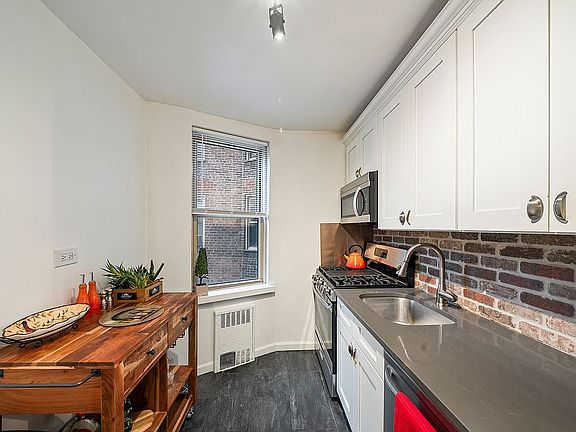 4th image of 6725 Clyde St APT 3M