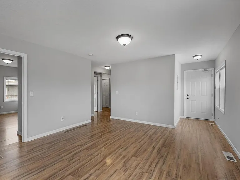 1051 Arkwright Street - 4 — Photo 10