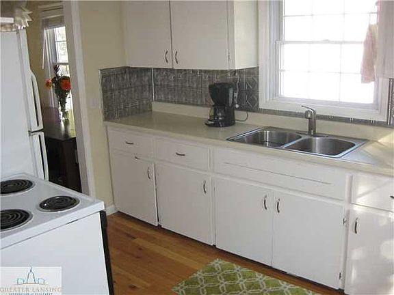 5th image of 526 E Stoddard Ave