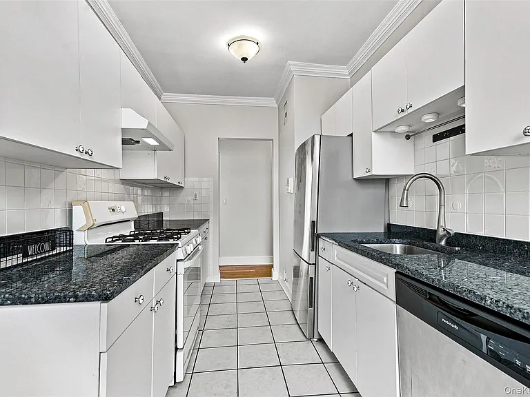 11 Alden Rd #5L — Photo 9