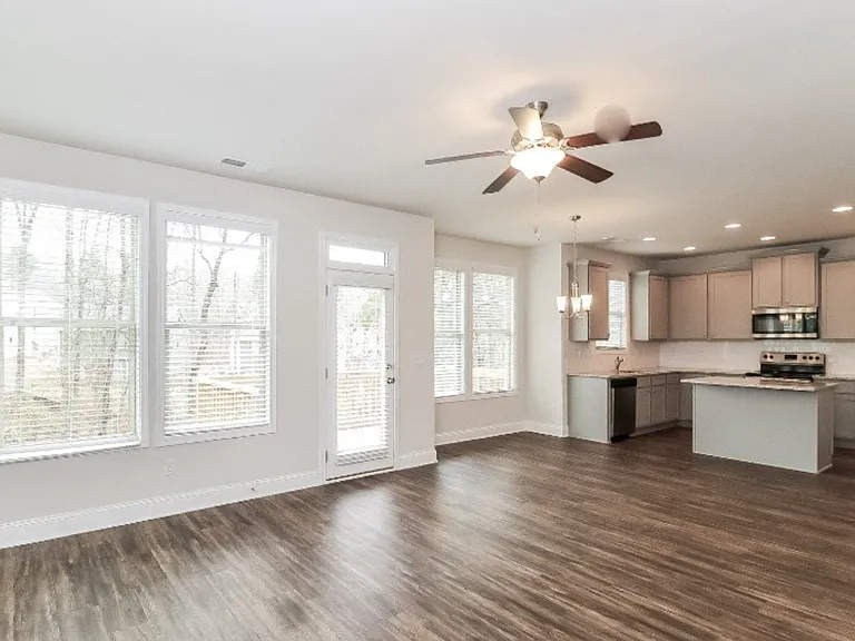 Quinn Residences at Vista Lakes — Photo 10