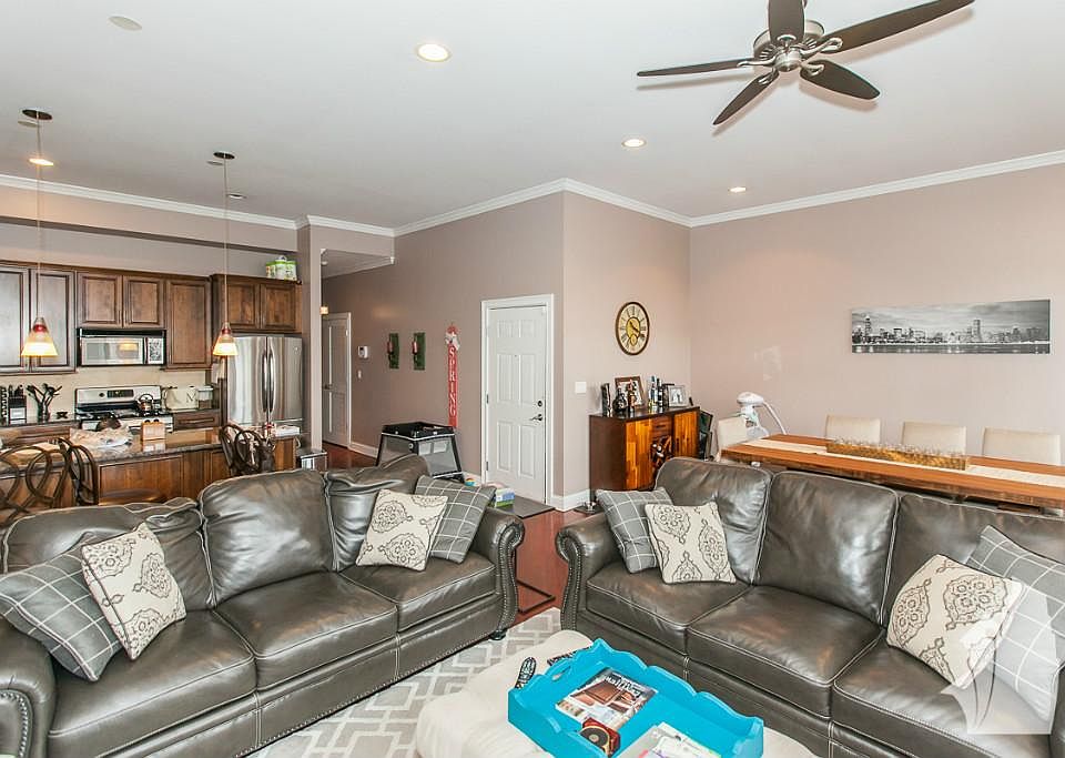 1st image of 1357 W Grand Ave #4B