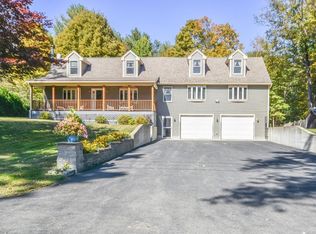 52 W Main St, Russell, MA 01071