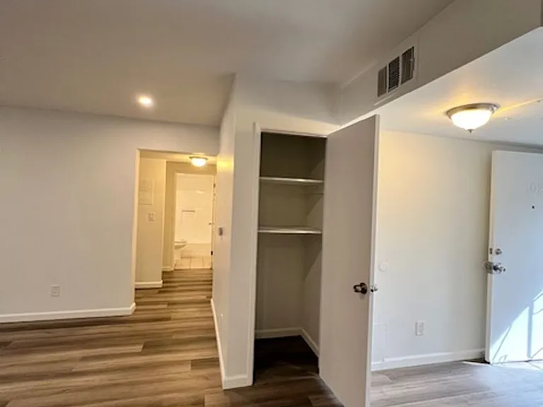 176 S Virgil Ave — Photo 8