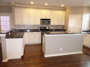 2047 Rhettsbury St, Carmel, IN 46032