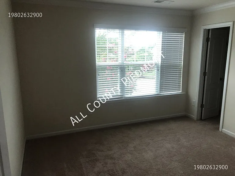 7711 Kelburn Ln — Photo 12