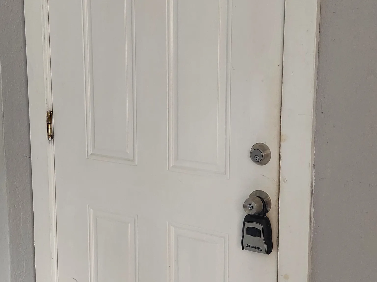 3 bed, 725 sqft, $1,900 — Photo 3
