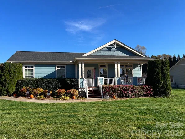 438 Oak Grove Rd, Flat Rock, NC 28731