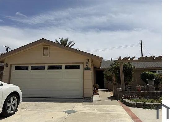 3002 W Borchard Ave — Photo 1