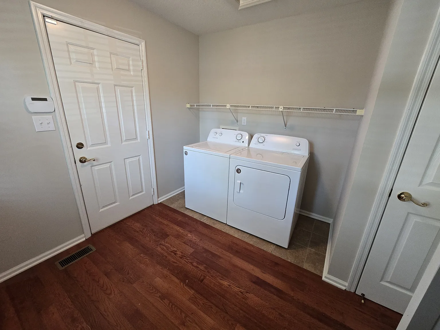 3 bed, 3255 sqft, $2,450 — Photo 4